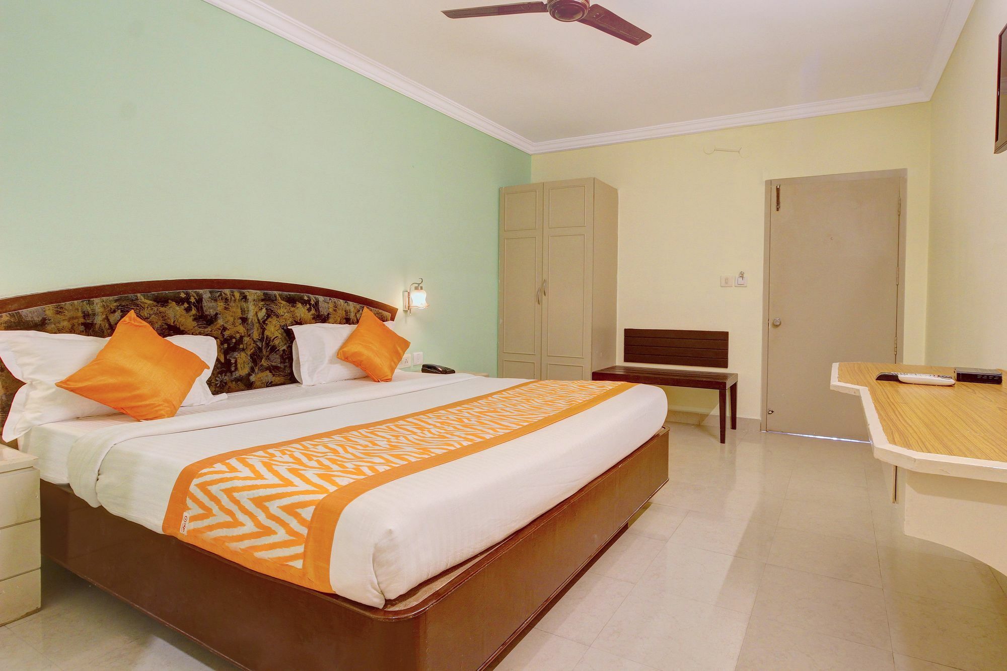 Oyo 10596 Hotel Indu Hyderabad Exterior photo