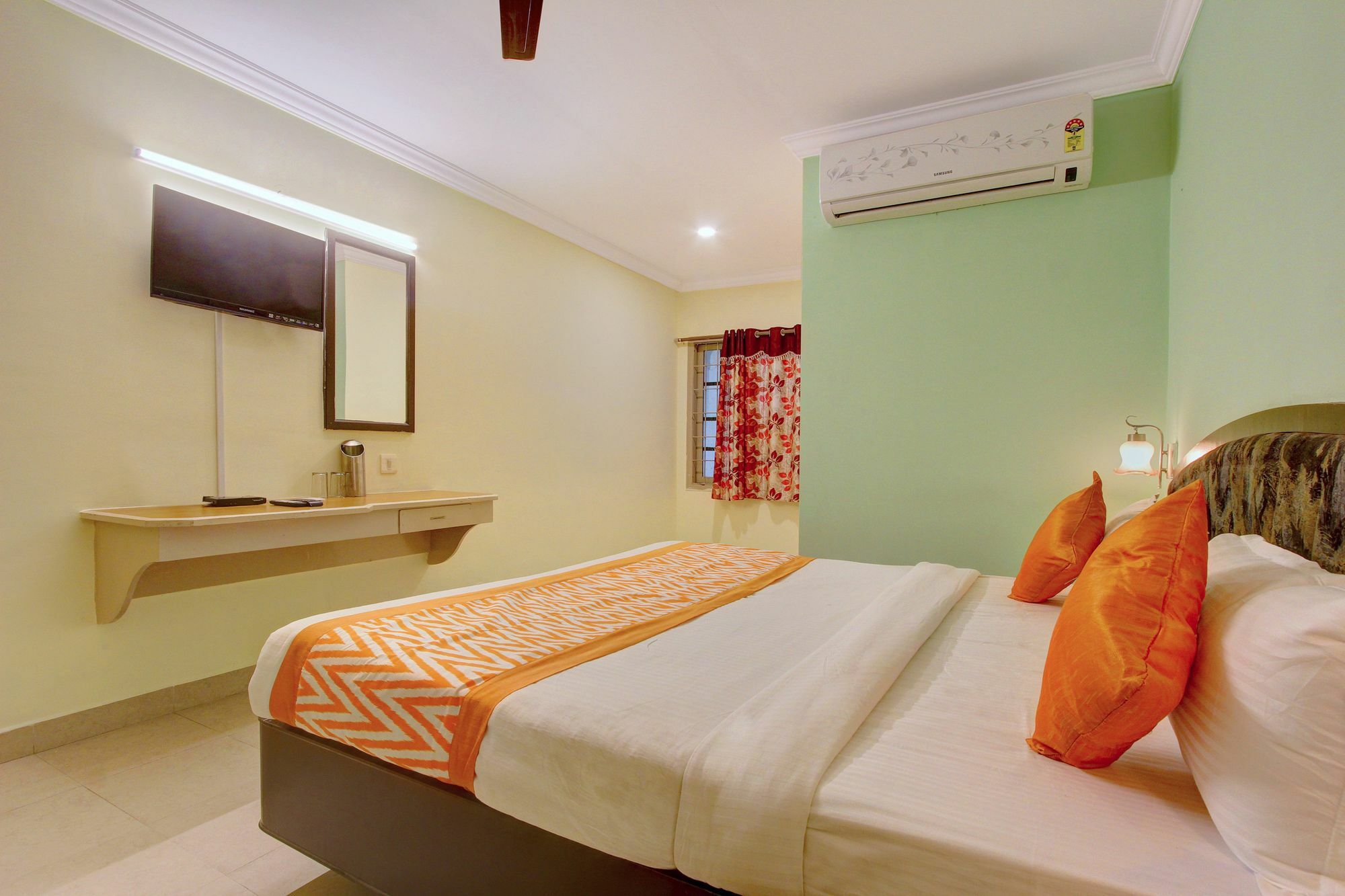 Oyo 10596 Hotel Indu Hyderabad Exterior photo