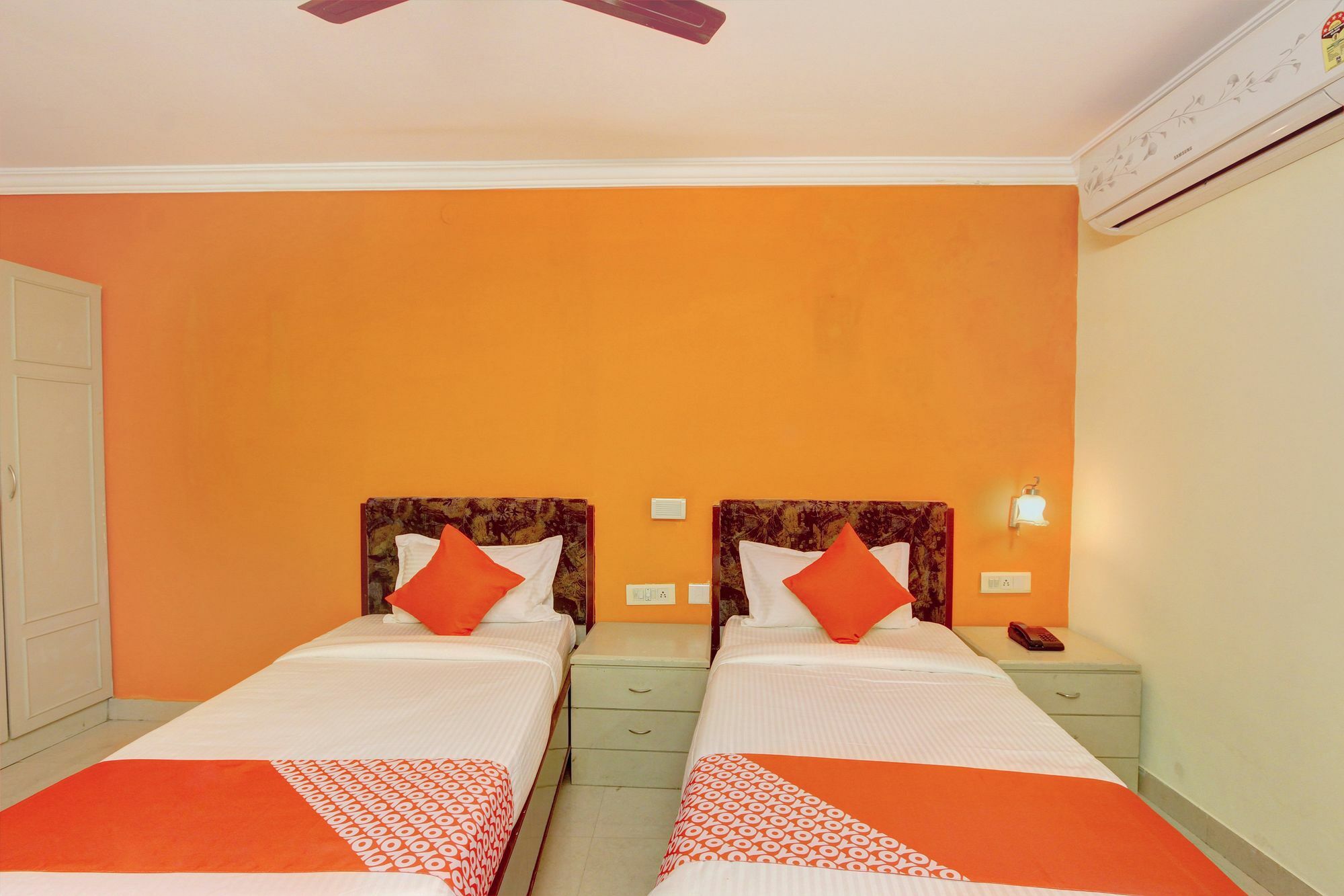 Oyo 10596 Hotel Indu Hyderabad Exterior photo