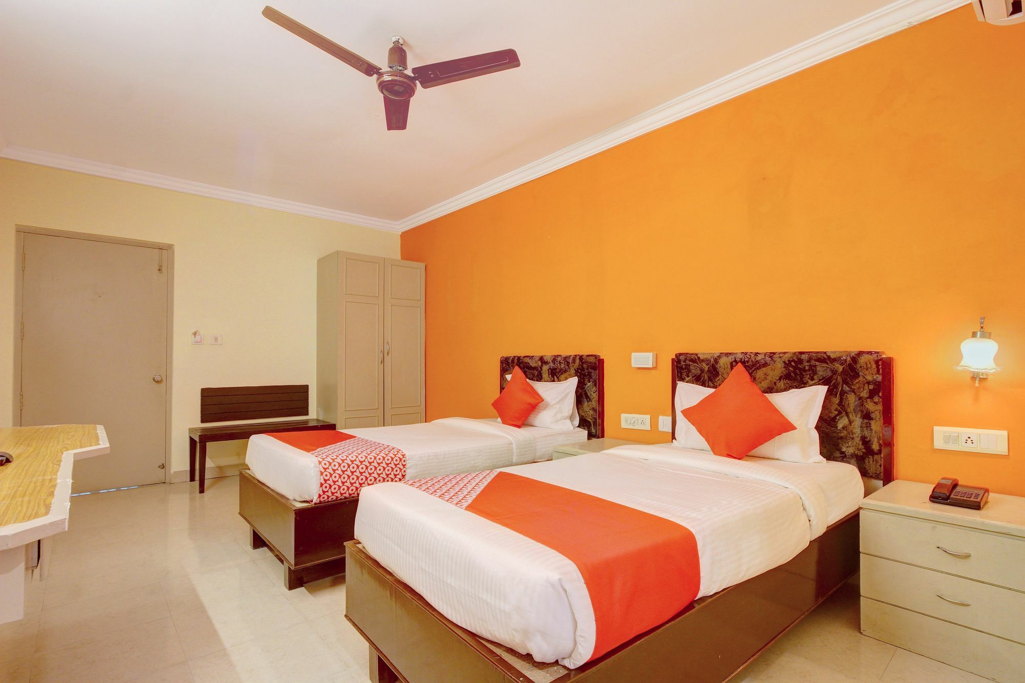 Oyo 10596 Hotel Indu Hyderabad Exterior photo