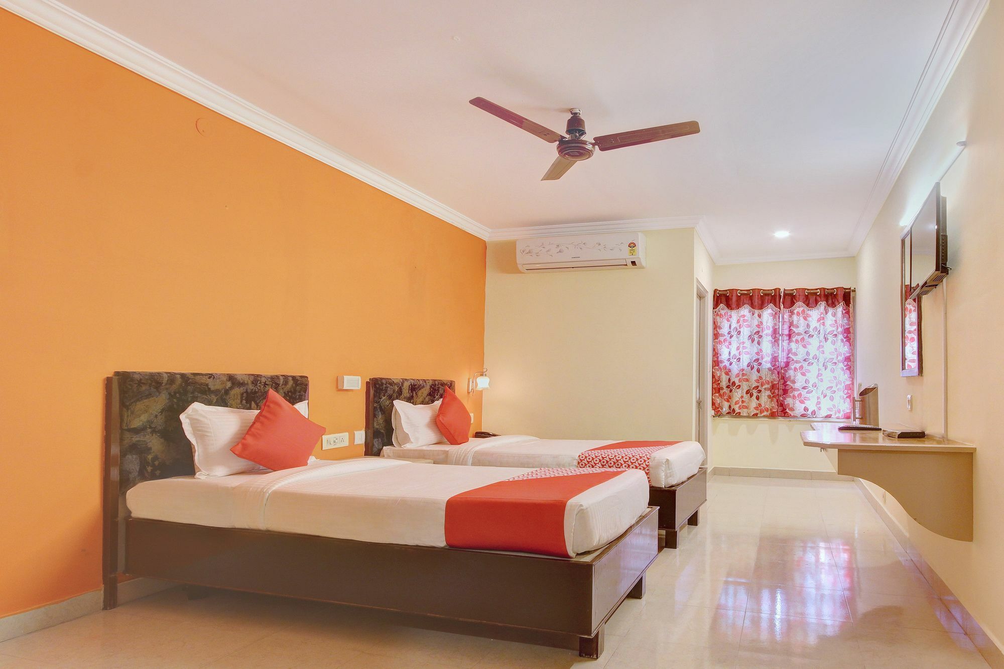 Oyo 10596 Hotel Indu Hyderabad Exterior photo