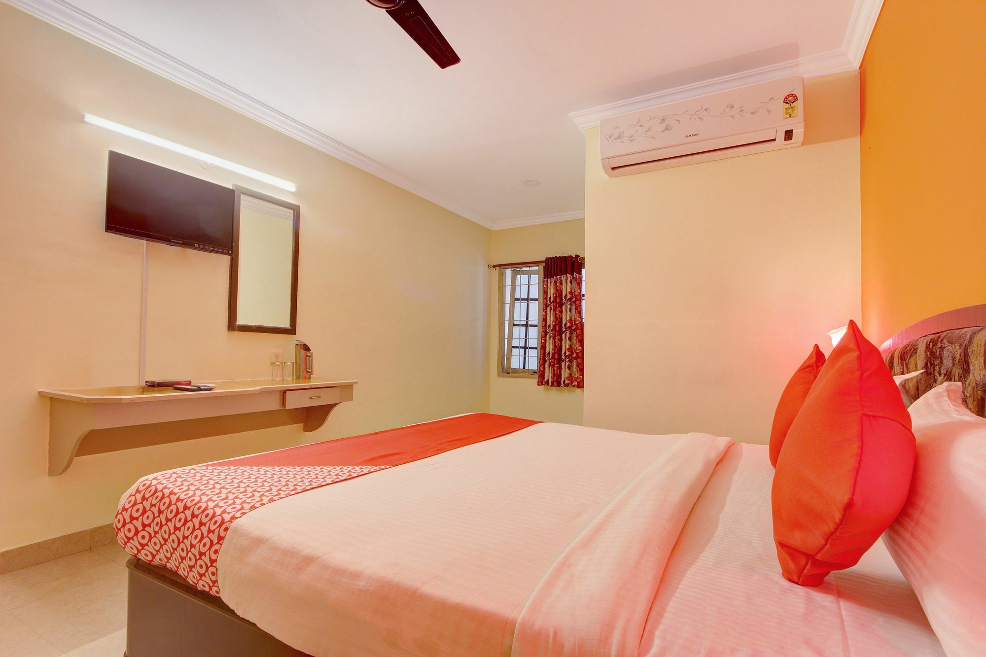 Oyo 10596 Hotel Indu Hyderabad Exterior photo